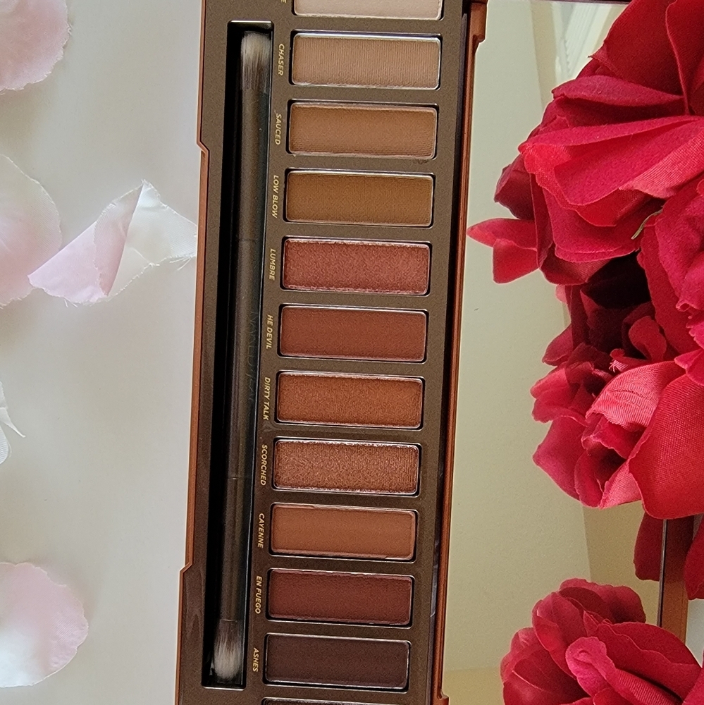 URBAND DECAY NAKED HEAT
